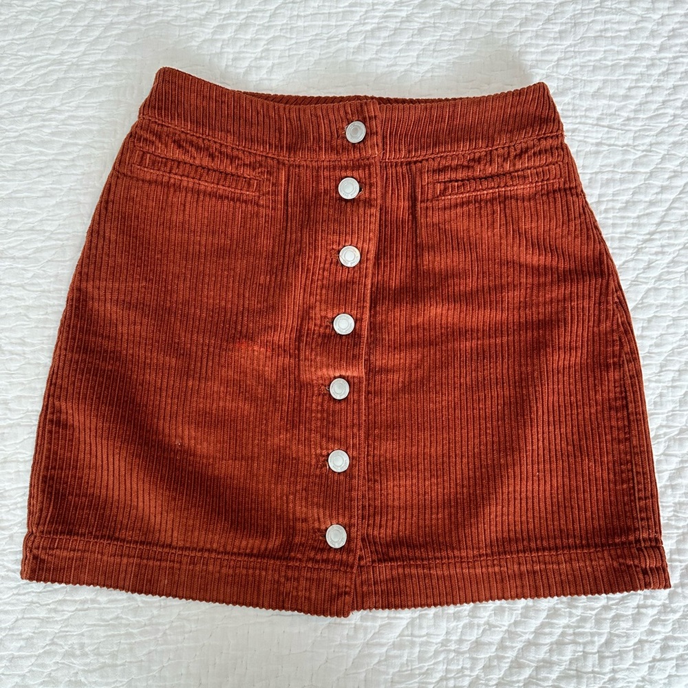 Wilfred Free size 2, burnt orange button up skirt